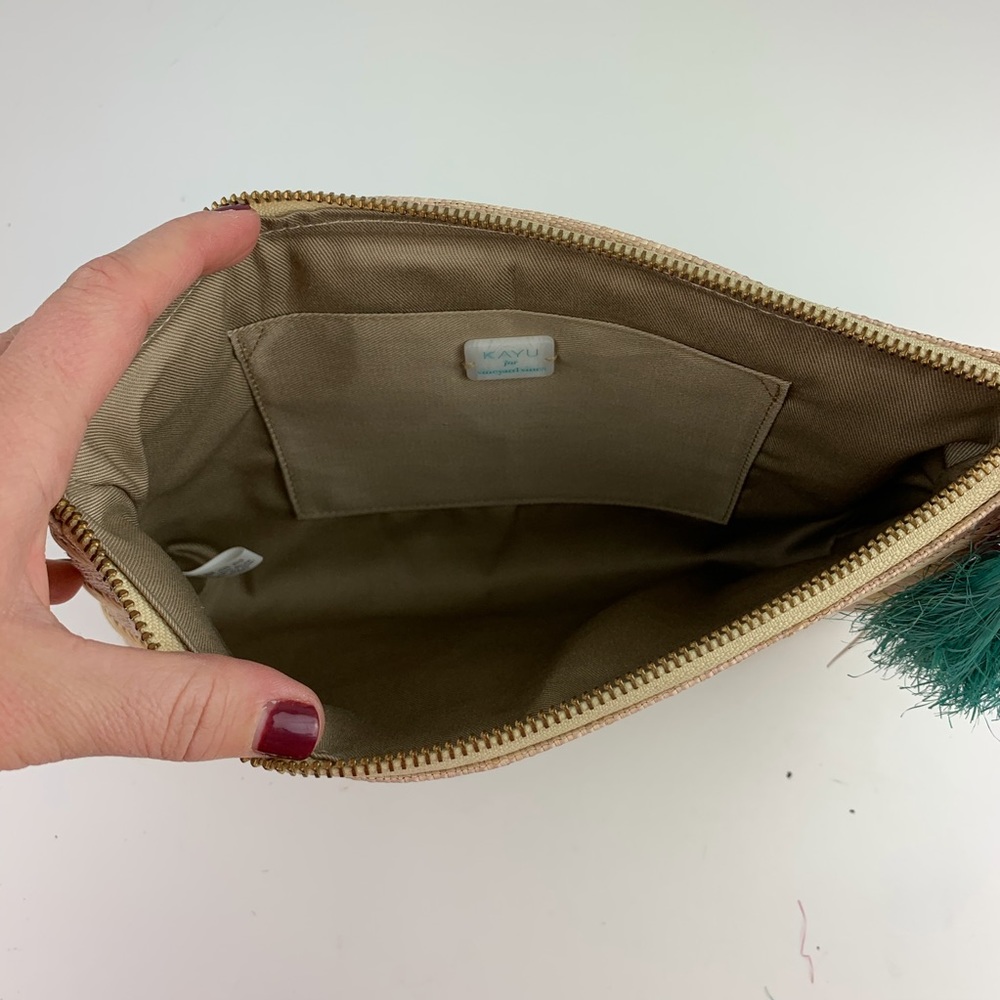 Vineyard Vines Woven Straw Clutch Pom Pom NWT Tan - Picture 6 of 8